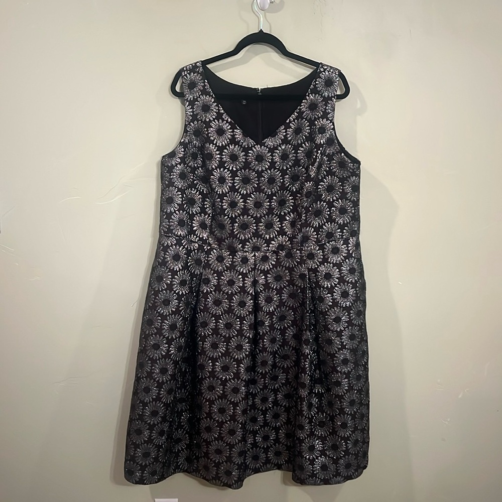 Tablots 18W Black Sliver Daisy Dress 👗